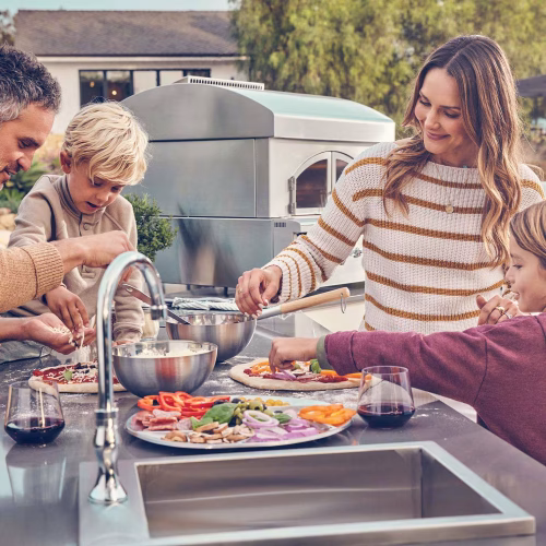 family prepping pizza for Delta heat Pizza oven