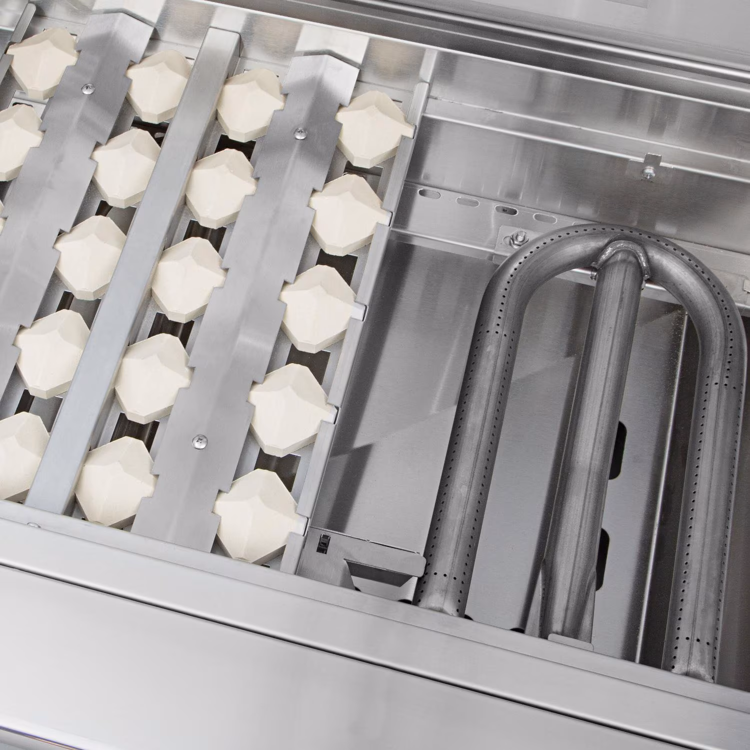 Grill grates inside Delta Heat Grill